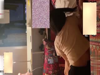 网爆吃瓜-大二弟弟放假回家楼道后入姐姐深喉拉丝